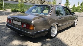 Luksus lat 70., czyli BMW E23i