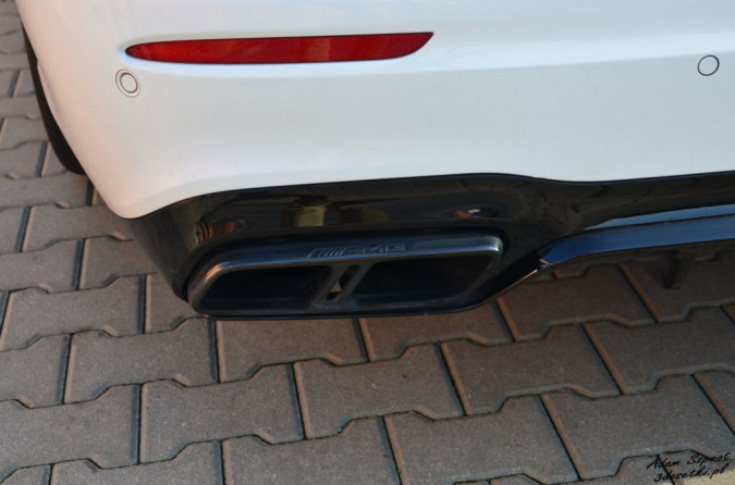 Kanciaste rury wydechowe w Mercedesie-AMG E63 S