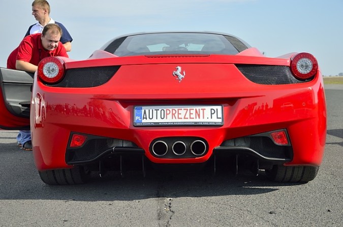 ferrari f458 - autoprezent