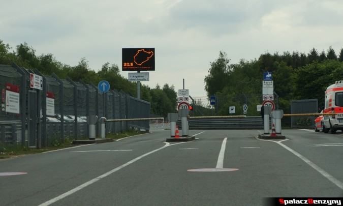 Zamknięty wjazd na Nurburgring Nordschleife 2015