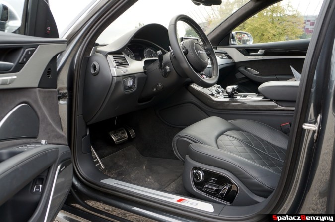 Wnętrze i wykończenie Audi S8 4.0 TFSI 2015