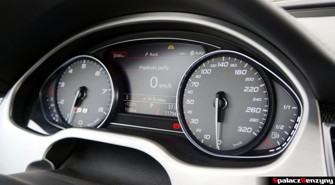 Licznik analogowy prędkościomierz w Audi S8 4.0 TFSI 2015