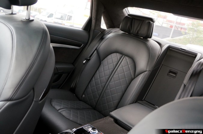 Skórzane fotele w Audi S8 4.0 TFSI 2015