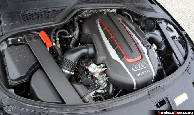 Komora silnika Audi S8 4.0 TFSI 2015