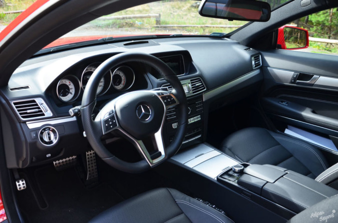 Mercedes-Benz E 250 Coupe / E 400 Kabriolet - wnętrze Mercedesa, ciekawy test samochodów, blog motoryzacyjny, blog o samochodach i autach, ciekawe opisy samochodów