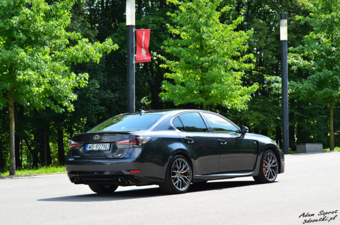 Test samochodu Lexusa GS F na blogu motoryzacyjnym
