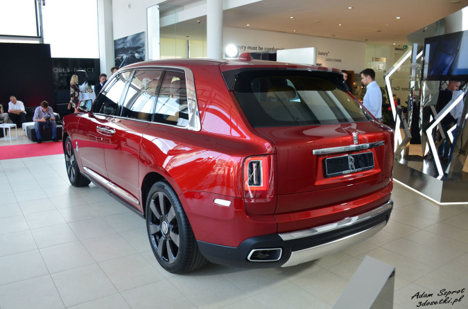 Polska premiera Rolls-Royce Cullinan - widok z tyłu