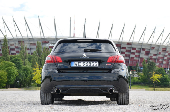Peugeot 308 GTi widziany z tyłu