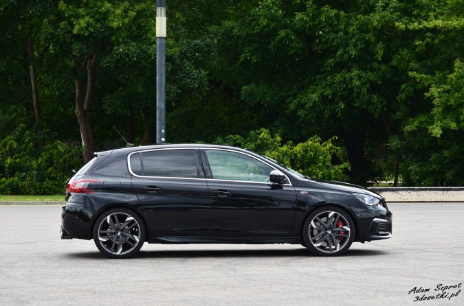 Bok Peugeota 308 GTi, blog motoryzacyjny