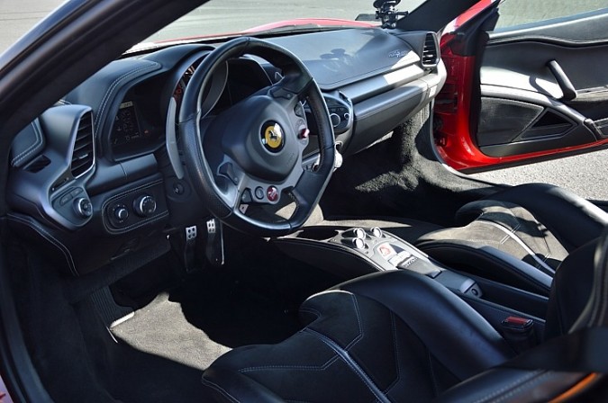 Ferrari F458 Italia - wnętrze