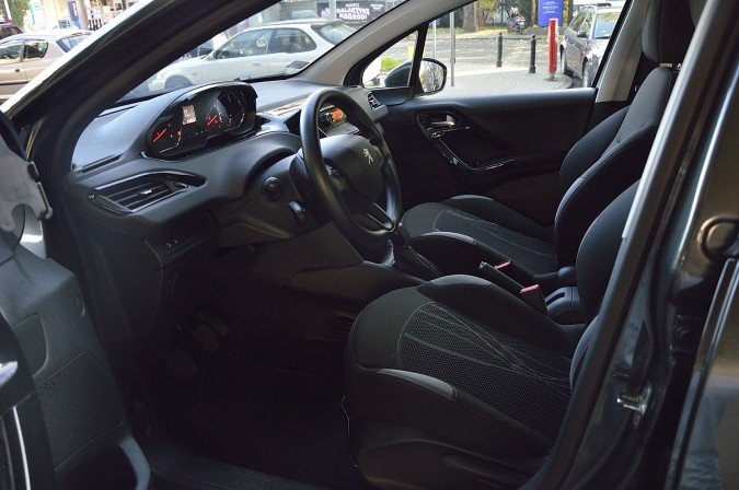 peugeot 208 - wnętrze