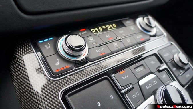 Grzanie i wentylacja fotela Audi S8 4.0 TFSI 2015