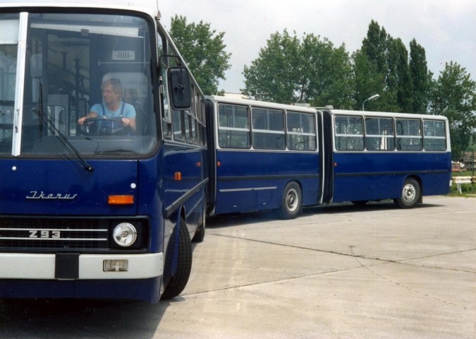 ikarus-293-2