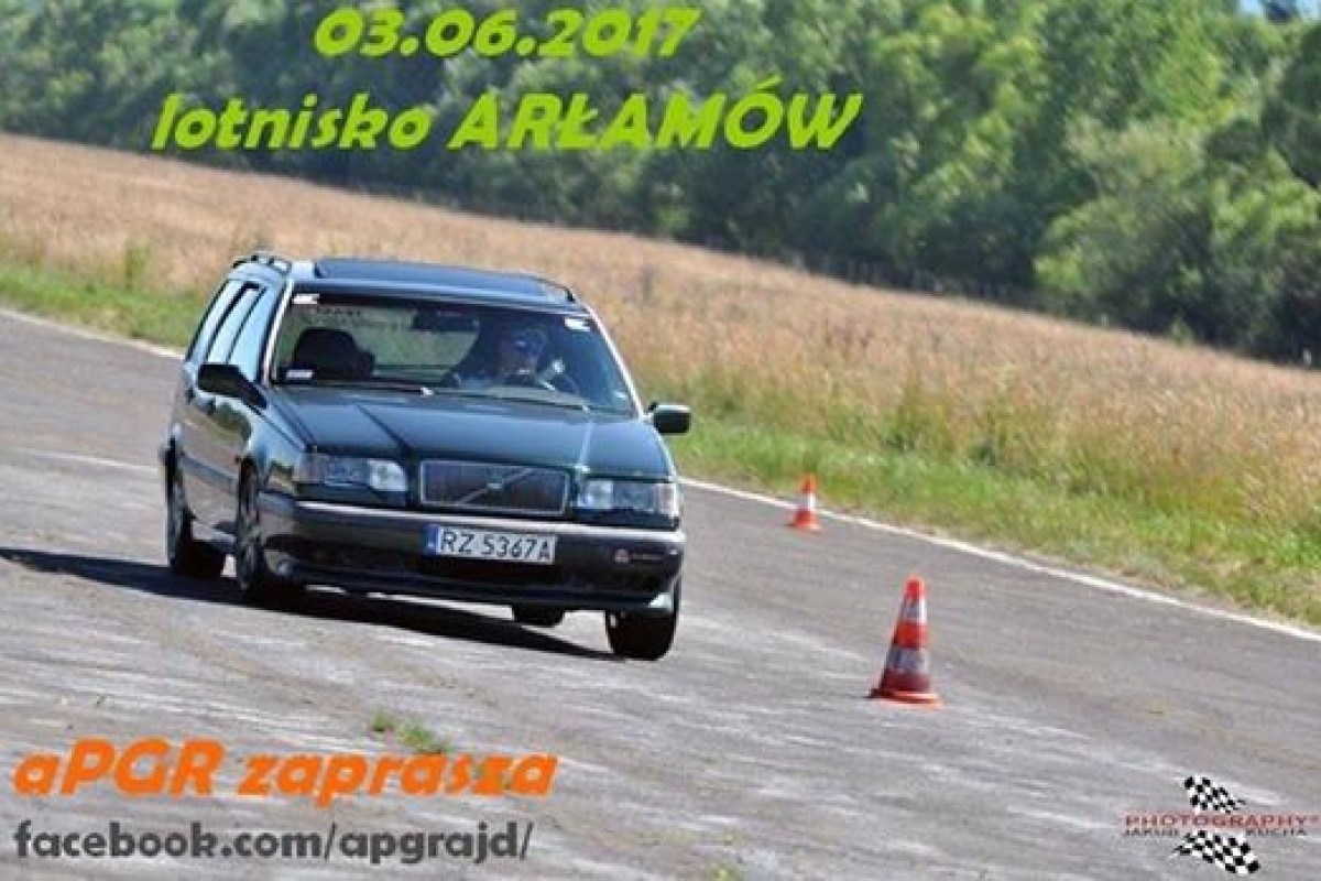 Szkolenie aPGR Szkoła Techniki Jazdy na lotnisku Arłamów