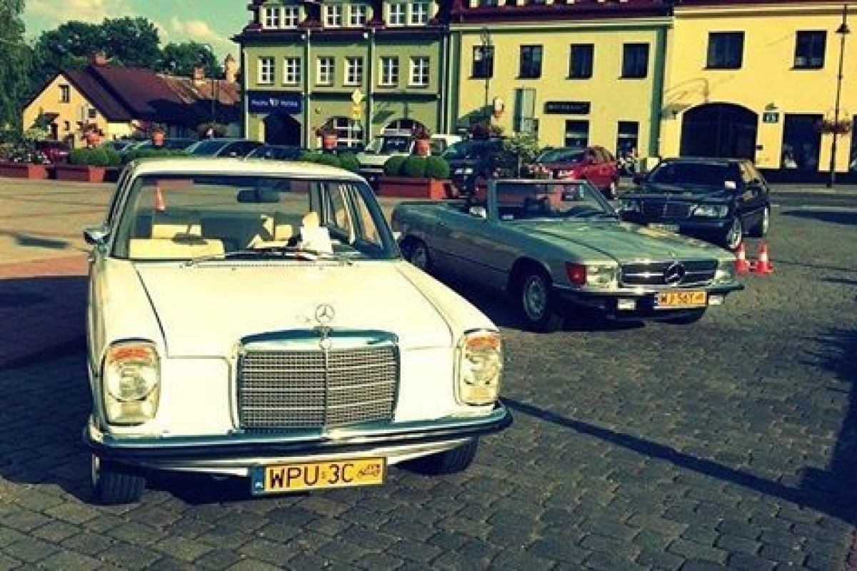 Prezentacja starych mercedesów w Fosie