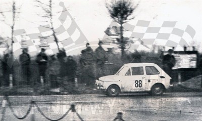 Mariusz Zajdel i Tadeusz Koj - Polski Fiat 126p. To zdjęcie w pełnej rozdzielczości możesz kupić na http://kwa-kwa.pl