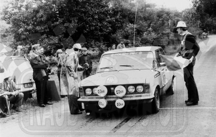 196. Bogdan Drągowski i Stanisław Brzozowski - Polski Fiat 125p  (To zdjęcie w pełnej rozdzielczości możesz kupić na www.kwa-kwa.pl )