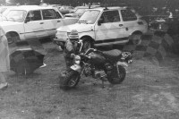 111. W celu szybszego poruszania się po terenie niektórzy używali takie motorynki.   (To zdjęcie w pełnej rozdzielczości możesz kupić na www.kwa-kwa.pl )