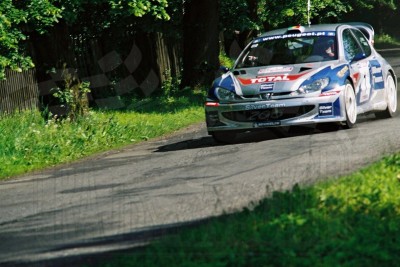 1. Miguel Campos i Carlos Magalhaes - Peugeot 206 WRC  (To zdjęcie w pełnej rozdzielczości możesz kupić na www.kwa-kwa.pl )