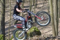 170401UFI9979_2048x1536