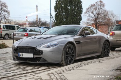 Aston Martin V12 Vantage S 2