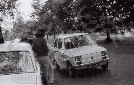 3. Kobieca załoga - Polski Fiat 126p.  (To zdjęcie w pełnej rozdzielczości możesz kupić na www.kwa-kwa.pl )