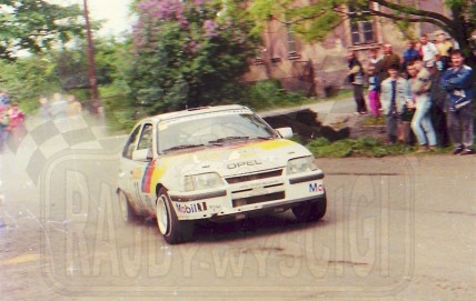 124. Bruno Thiry i Stephane Prevot - Opel Kadett GSi 16V.   (To zdjęcie w pełnej rozdzielczości możesz kupić na www.kwa-kwa.pl )