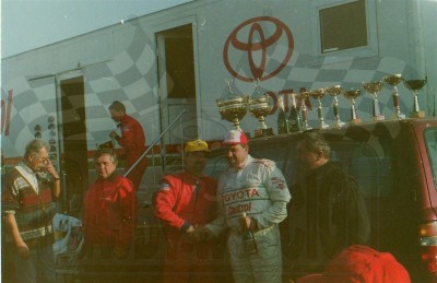 84. Józef Woźniak gratuluje Adamowi Polakowi.   (To zdjęcie w pełnej rozdzielczości możesz kupić na www.kwa-kwa.pl )