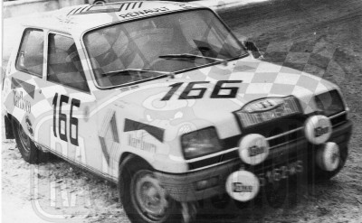 4. Jerzy Landsberg i Marek Muszyński - Renault R5 TS  (To zdjęcie w pełnej rozdzielczości możesz kupić na www.kwa-kwa.pl )