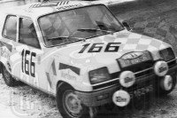 4. Jerzy Landsberg i Marek Muszyński - Renault R5 TS  (To zdjęcie w pełnej rozdzielczości możesz kupić na www.kwa-kwa.pl )