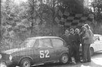 44. Fiat 850 i Edward Jaroszyński, Andrzej Mordzewski i Zbigniew Bębnista  (To zdjęcie w pełnej rozdzielczości możesz kupić na www.kwa-kwa.pl )