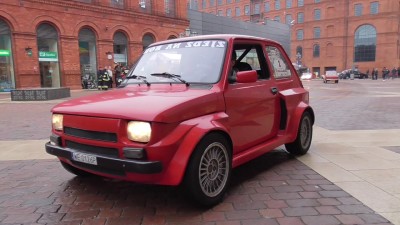 200 Fiatów 126p Zlot Manufaktura - 17 lat od zakończenia produkcji malucha Łódź 2017