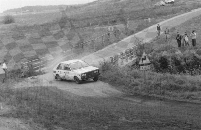 140. Krzysztof Hołowczyc i Robert Burchard - Polonez 1600C.   (To zdjęcie w pełnej rozdzielczości możesz kupić na www.kwa-kwa.pl )