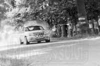 80. Romana Zrnec i Zdenka Dolgos - Renault 5 GT Turbo.   (To zdjęcie w pełnej rozdzielczości możesz kupić na www.kwa-kwa.pl )