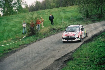 142. Julia Urbaniak i Patryk Olejniczak - Peugeot 206 XS  (To zdjęcie w pełnej rozdzielczości możesz kupić na www.kwa-kwa.pl )