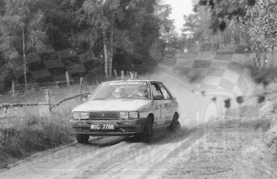 55. Bogdan Herink i Barbara Stępkowska - Renault 11 Turbo.   (To zdjęcie w pełnej rozdzielczości możesz kupić na www.kwa-kwa.pl )