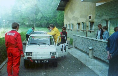 13. Polski Fiat 126p załogi Artur Orlikowski i Marcin Szyperski.   (To zdjęcie w pełnej rozdzielczości możesz kupić na www.kwa-kwa.pl )