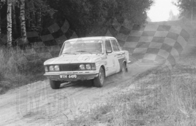 79. Andrzej Chojnacki i Joanna Cieślak - FSO 1500.   (To zdjęcie w pełnej rozdzielczości możesz kupić na www.kwa-kwa.pl )