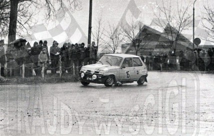 Tadeusz Dębowski i Włodzimierz Krzemiński - Renault 5 Alpine. To zdjęcie w pełnej rozdzielczości możesz kupić na http://kwa-kwa.pl