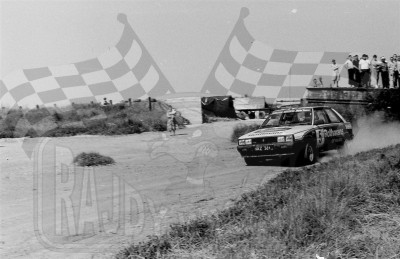 90. Błażej Krupa i Piotr Mystkowski - Renault 11 Turbo  (To zdjęcie w pełnej rozdzielczości możesz kupić na www.kwa-kwa.pl )