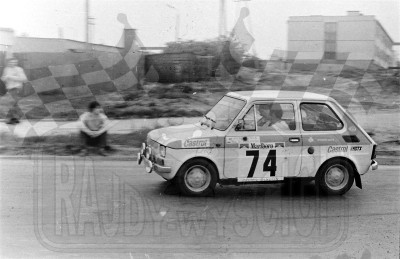 Andrzej Lubiak i Maciej Wisławski - Polski Fiat 126p. To zdjęcie w pełnej rozdzielczości możesz kupić na http://kwa-kwa.pl