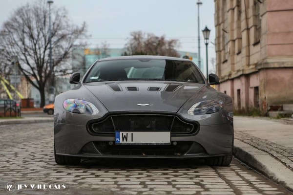 Aston Martin V12 Vantage S 1