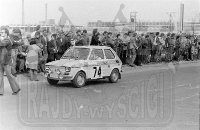 Andrzej Lubiak i Maciej Wisławski - Polski Fiat 126p. To zdjęcie w pełnej rozdzielczości możesz kupić na http://kwa-kwa.pl