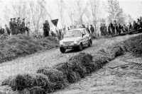 142. Krzysztof Koczur i Tadeusz Gasiński - Polski Fiat 126p.   (To zdjęcie w pełnej rozdzielczości możesz kupić na www.kwa-kwa.pl )