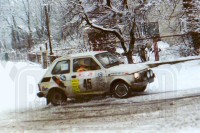 27. Jan Hamera i Marian Grabowiecki - Polski Fiat 126p.   (To zdjęcie w pełnej rozdzielczości możesz kupić na www.kwa-kwa.pl )
