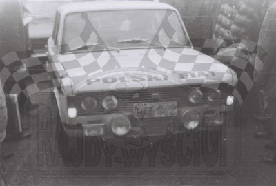 Polski Fiat 125p fina Vichuri. To zdjęcie w pełnej rozdzielczości możesz kupić na http://kwa-kwa.pl