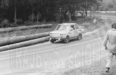 49. Jerzy Skadorwa i Robert Skadorwa - Polski Fiat 126p.   (To zdjęcie w pełnej rozdzielczości możesz kupić na www.kwa-kwa.pl )