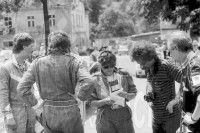 102. Przed startem do kolejnego oesu (od lewej) Mirosław Skrobotowicz, Andrzej Chojnacki, Jolanta Cieślak, Leszek Małkowski i Bobby Bach.