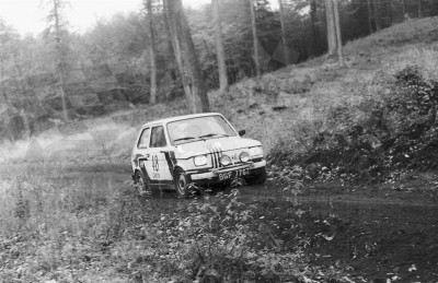 103. Aleksander Konarzewski i Marek Melwiński - Polski Fiat 126p.   (To zdjęcie w pełnej rozdzielczości możesz kupić na www.kwa-kwa.pl )