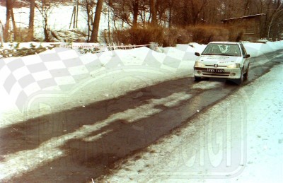 27. Grzegorz Grzyb i Przemysław Mazur - Peugeot 106 Rally   (To zdjęcie w pełnej rozdzielczości możesz kupić na www.kwa-kwa.pl )